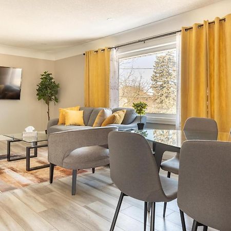 Entire 2 Bedroom Apartment Downtown - U3 ウォータールー エクステリア 写真