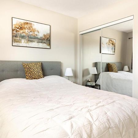 Entire 2 Bedroom Apartment Downtown - U3 ウォータールー エクステリア 写真